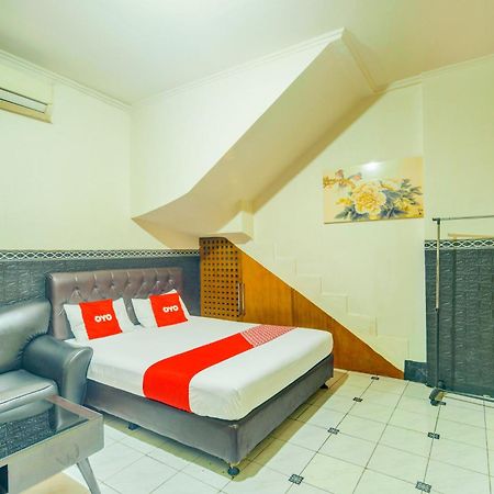 Oyo 93132 Modom Homestay Near Rs Islam Jakarta Pondok Kopi Exterior photo