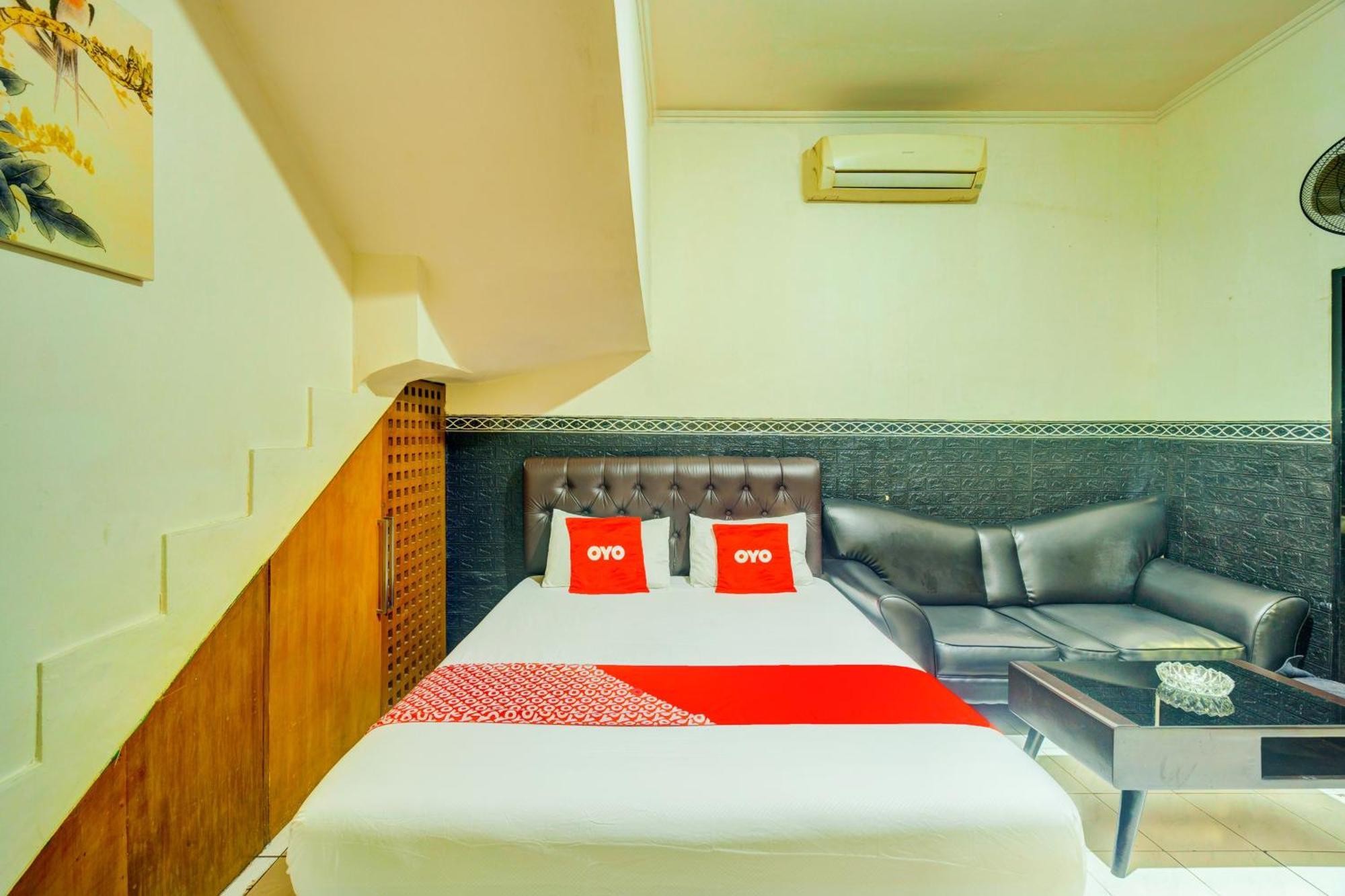 Oyo 93132 Modom Homestay Near Rs Islam Jakarta Pondok Kopi Exterior photo