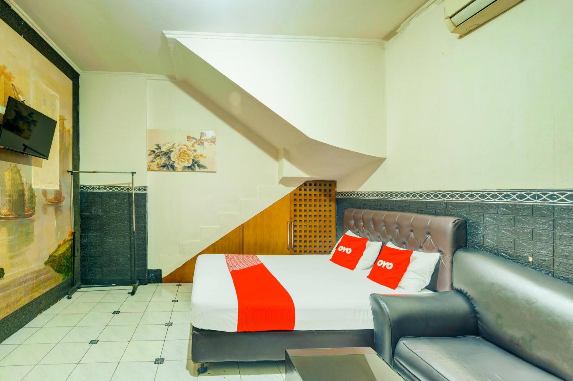 Oyo 93132 Modom Homestay Near Rs Islam Jakarta Pondok Kopi Exterior photo
